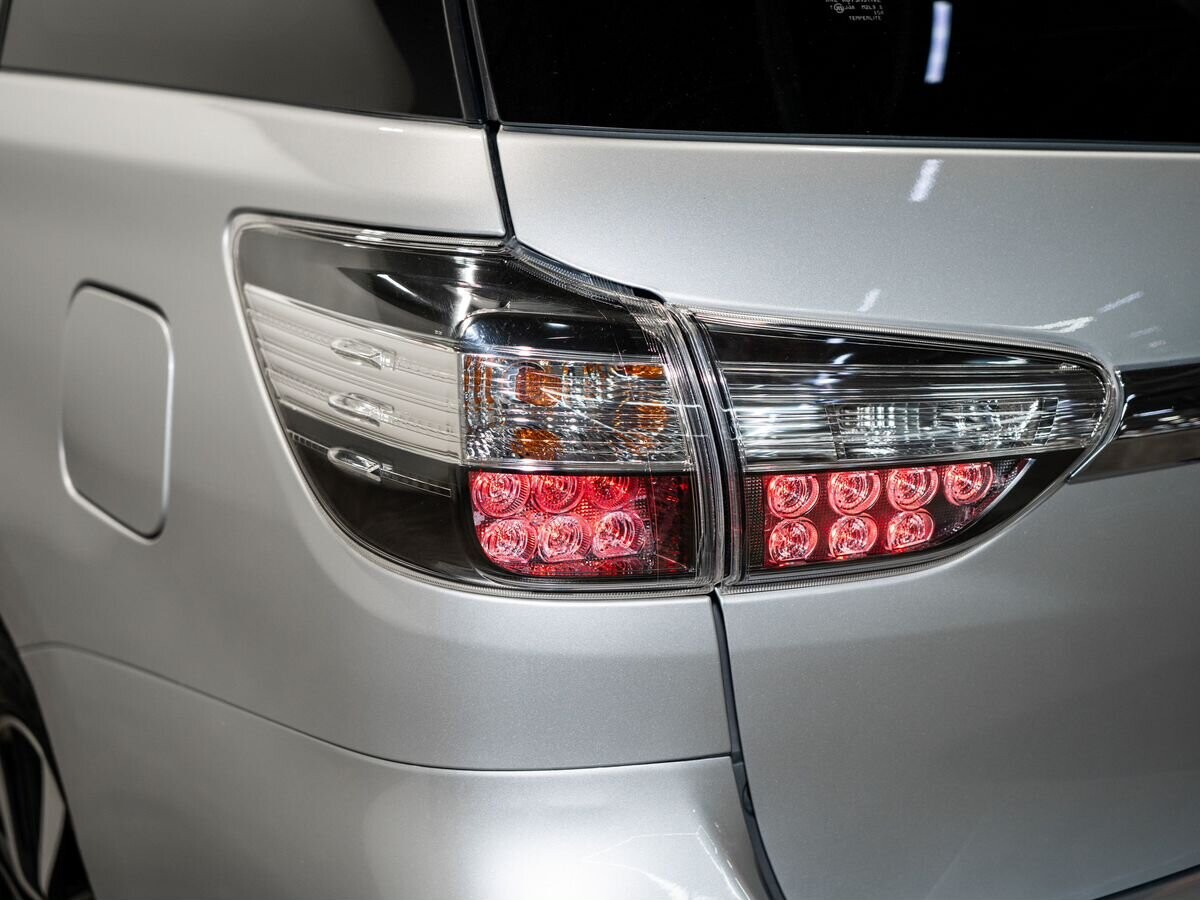 Toyota Wish 2016 - фото автомобиля