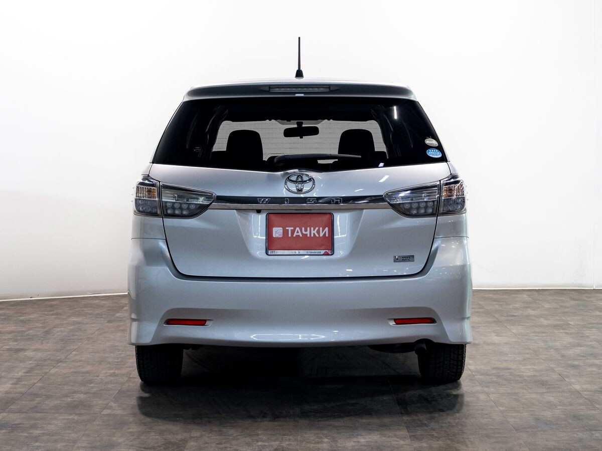 Toyota Wish 2016 - фото автомобиля