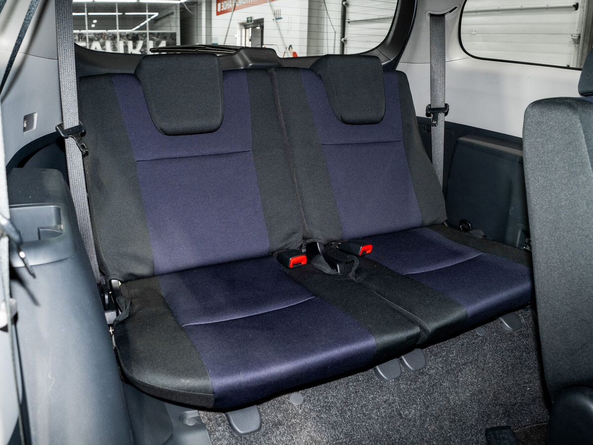 Toyota Wish 2016 - фото автомобиля