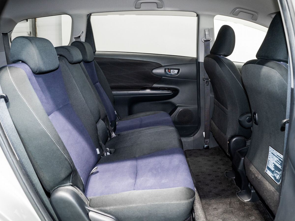 Toyota Wish 2016 - фото автомобиля