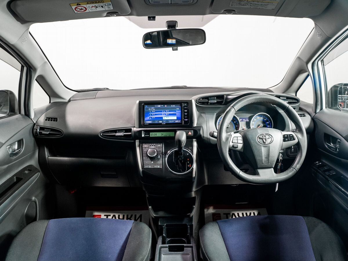 Toyota Wish 2016 - фото автомобиля