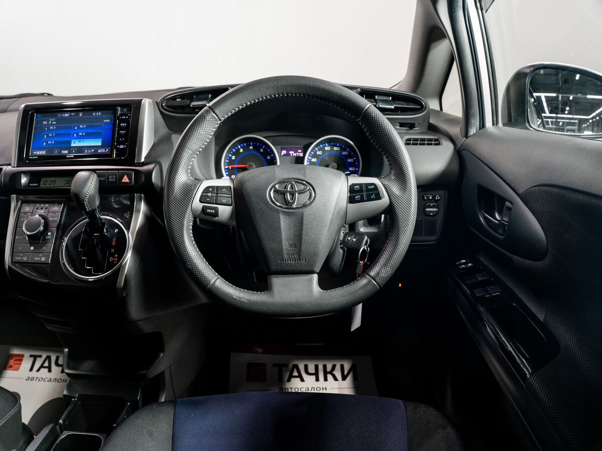 Toyota Wish 2016 - фото автомобиля