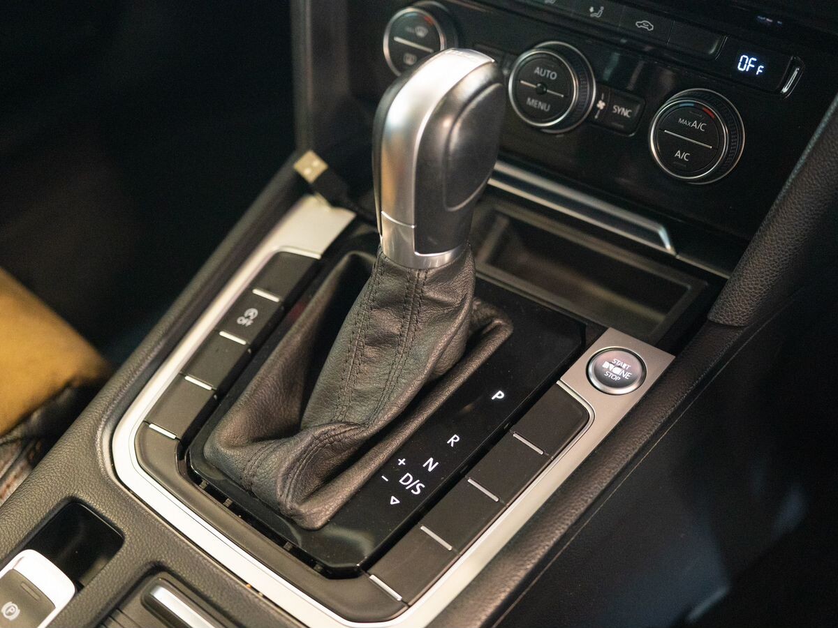 Volkswagen Passat 2015 - фото автомобиля