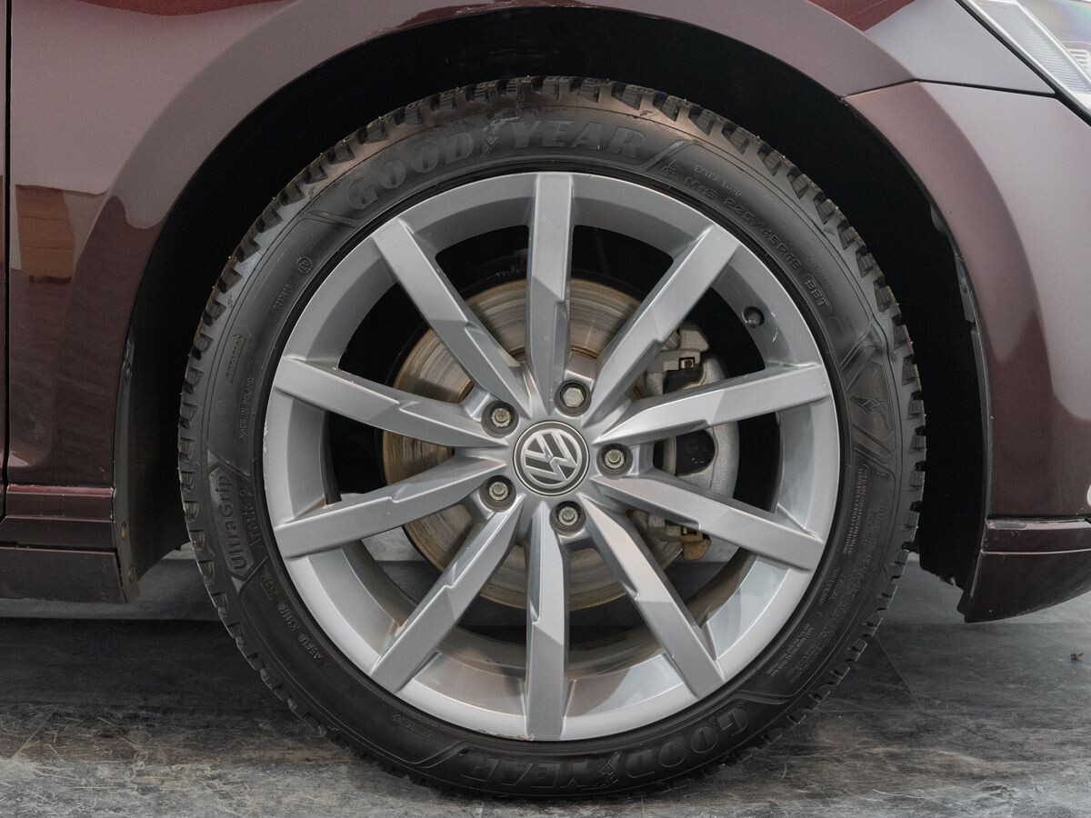 Volkswagen Passat 2015 - фото автомобиля