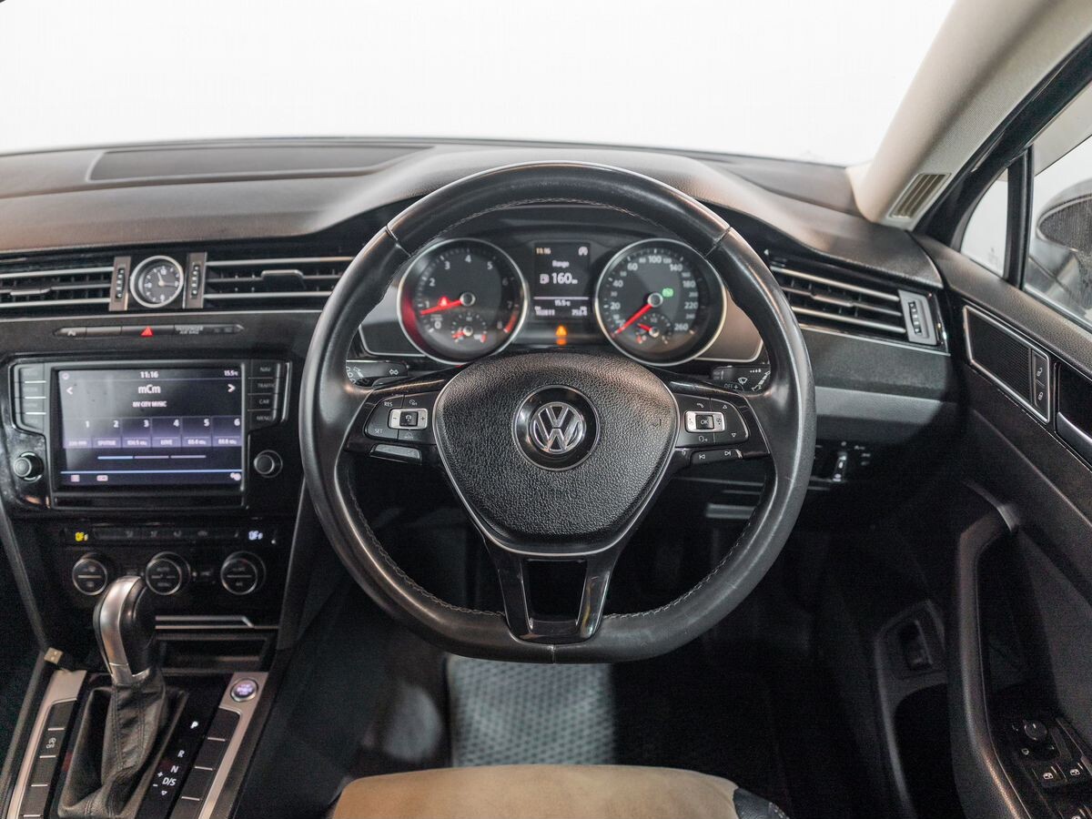 Volkswagen Passat 2015 - фото автомобиля