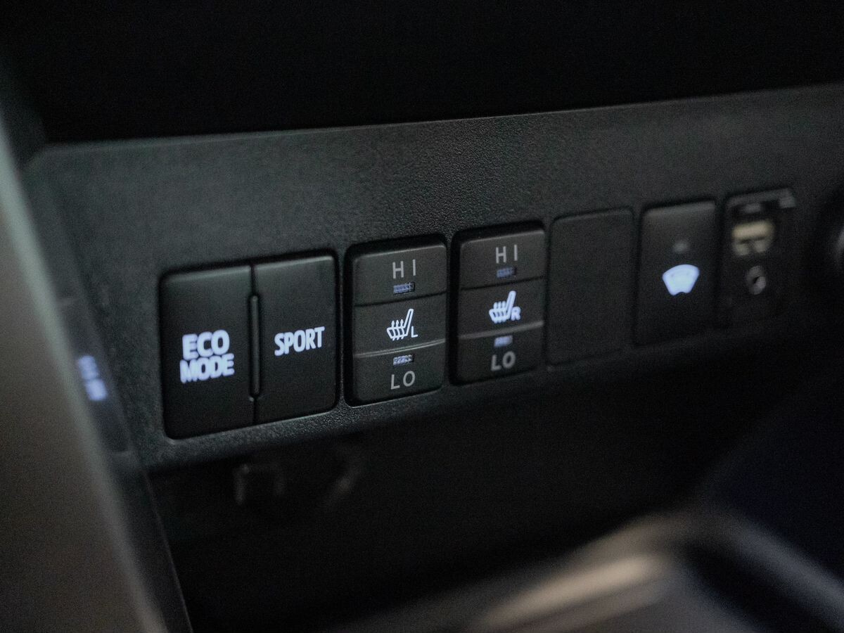 Toyota RAV4 2017 - фото автомобиля