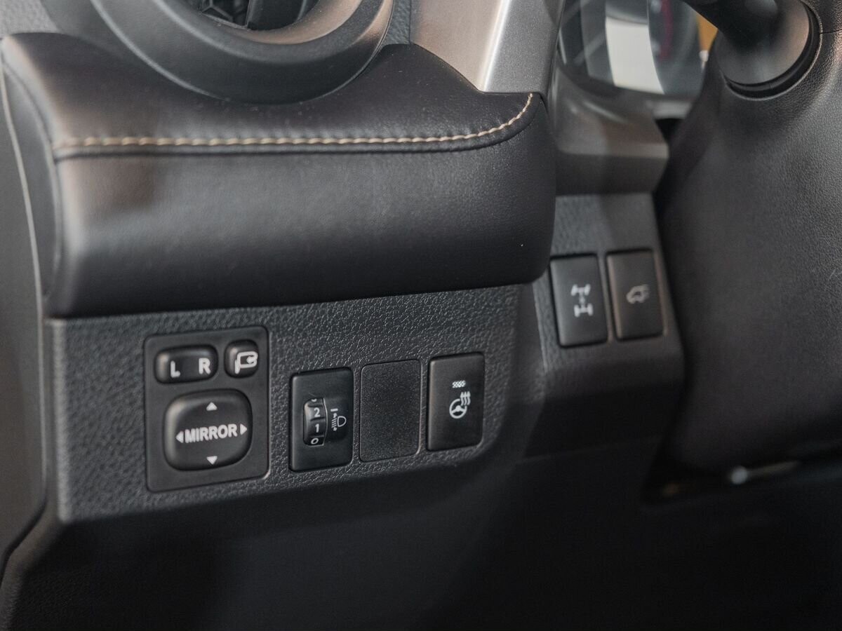 Toyota RAV4 2017 - фото автомобиля