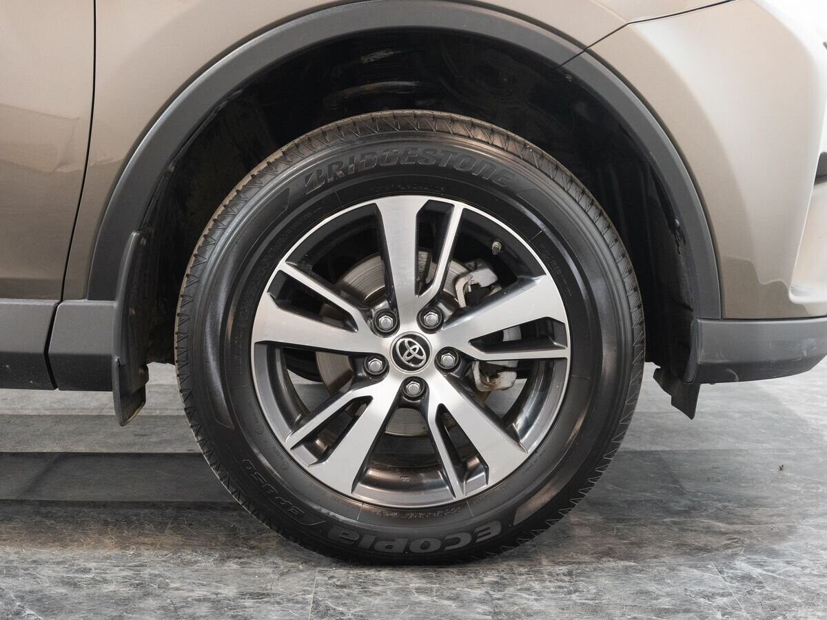 Toyota RAV4 2017 - фото автомобиля
