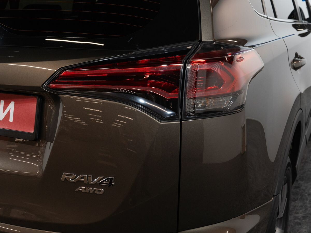 Toyota RAV4 2017 - фото автомобиля