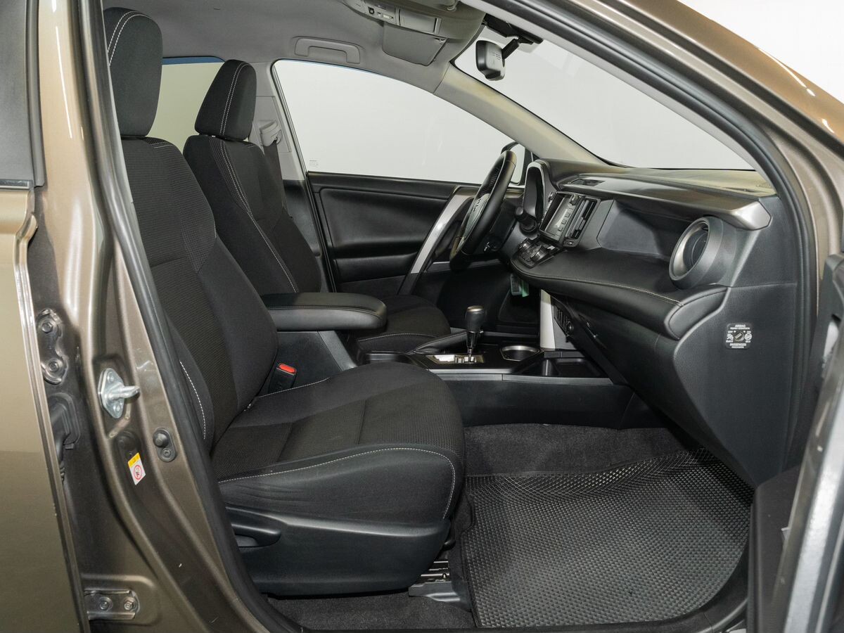 Toyota RAV4 2017 - фото автомобиля