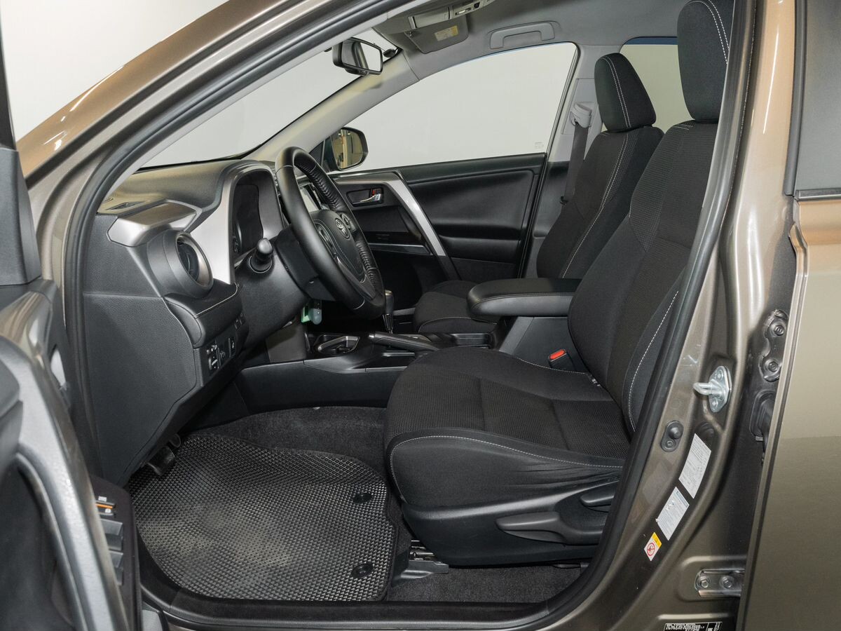 Toyota RAV4 2017 - фото автомобиля