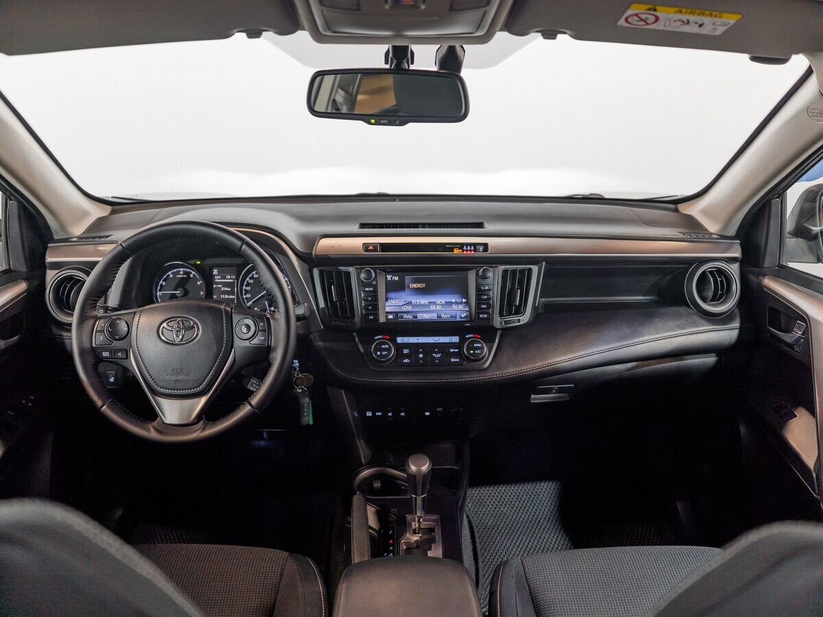 Toyota RAV4 2017 - фото автомобиля