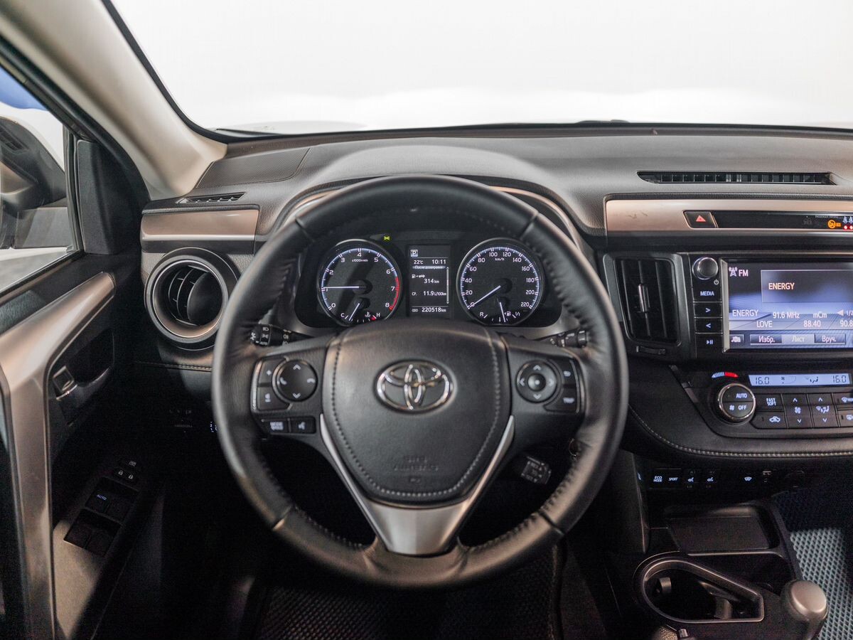 Toyota RAV4 2017 - фото автомобиля