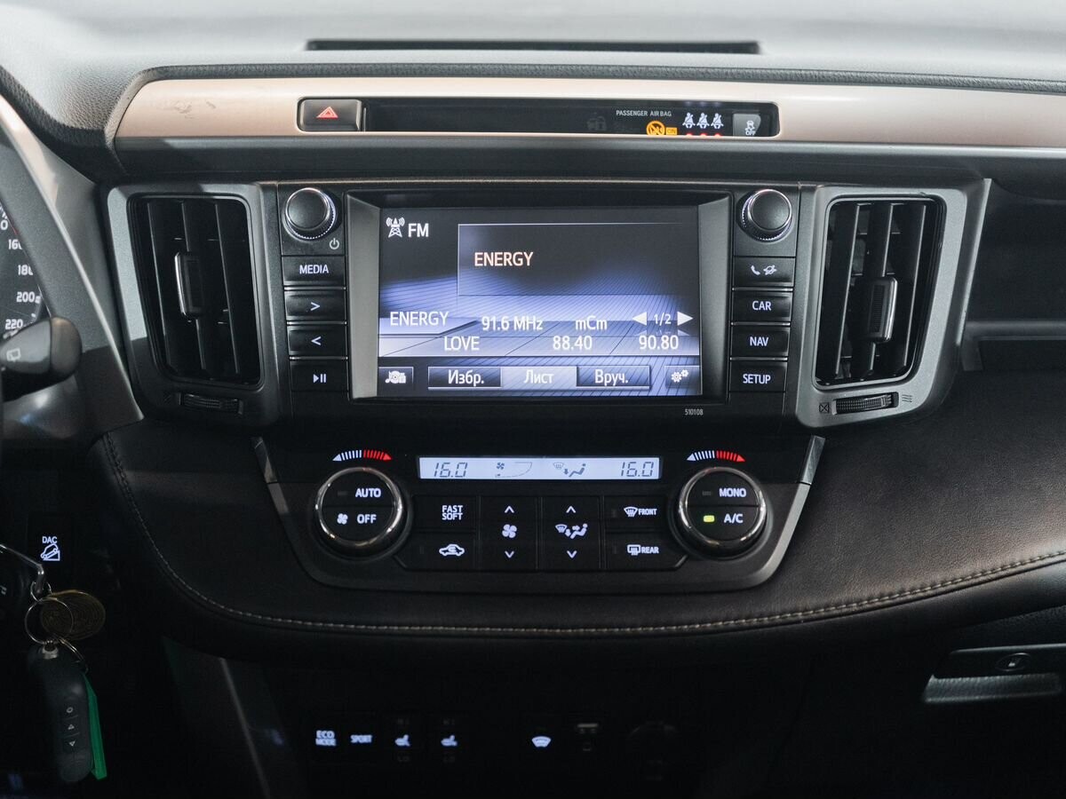 Toyota RAV4 2017 - фото автомобиля