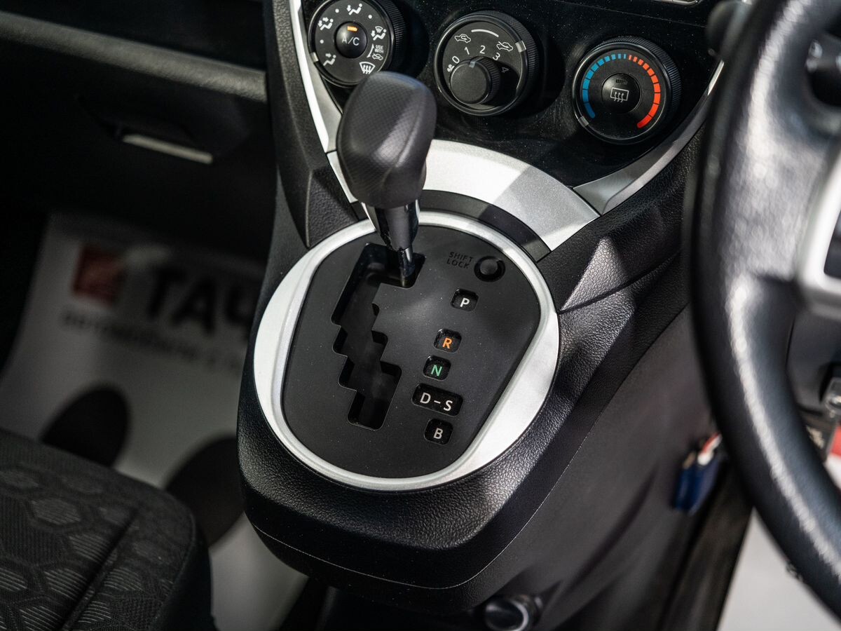 Toyota Ractis 2014 - фото автомобиля