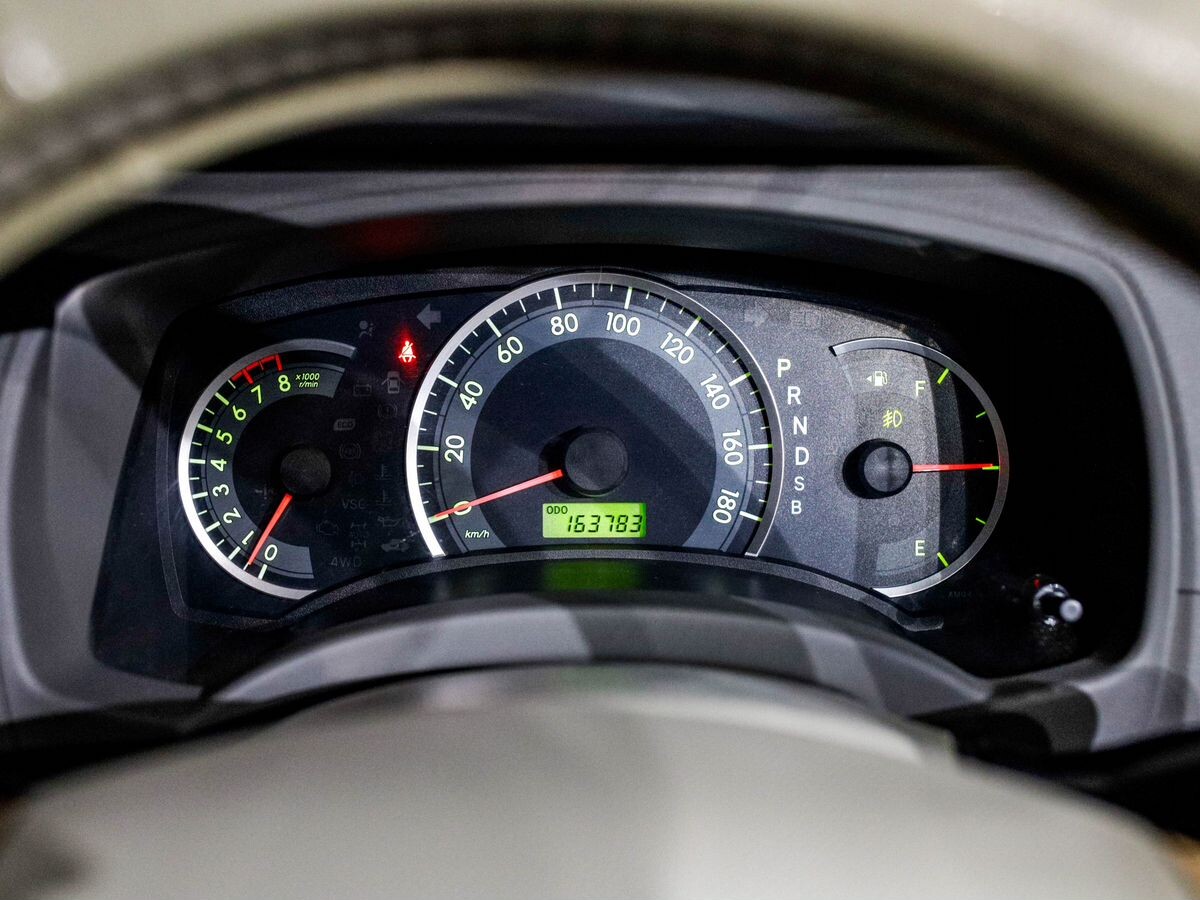 Toyota Isis 2010 - фото автомобиля