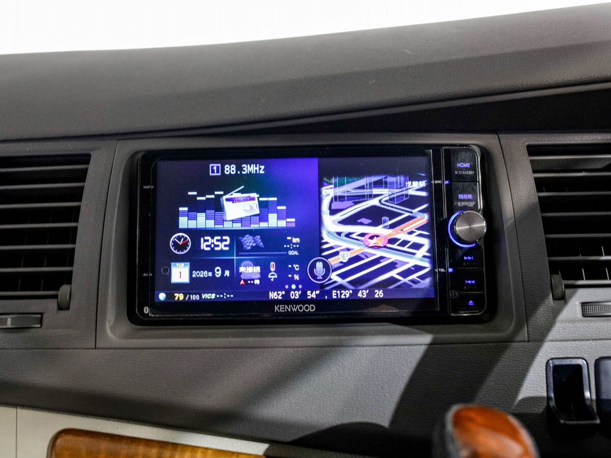 Toyota Isis 2010 - фото автомобиля