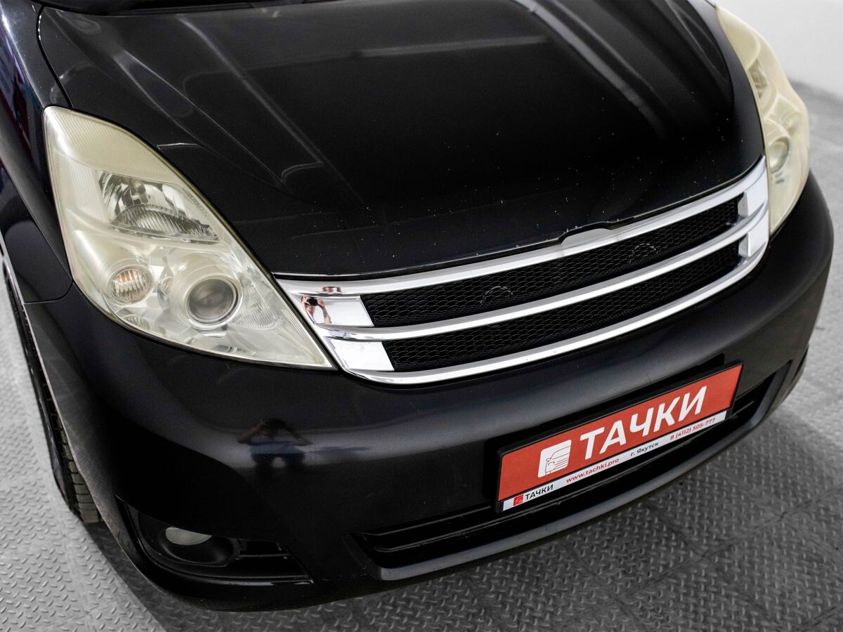 Toyota Isis 2010 - фото автомобиля