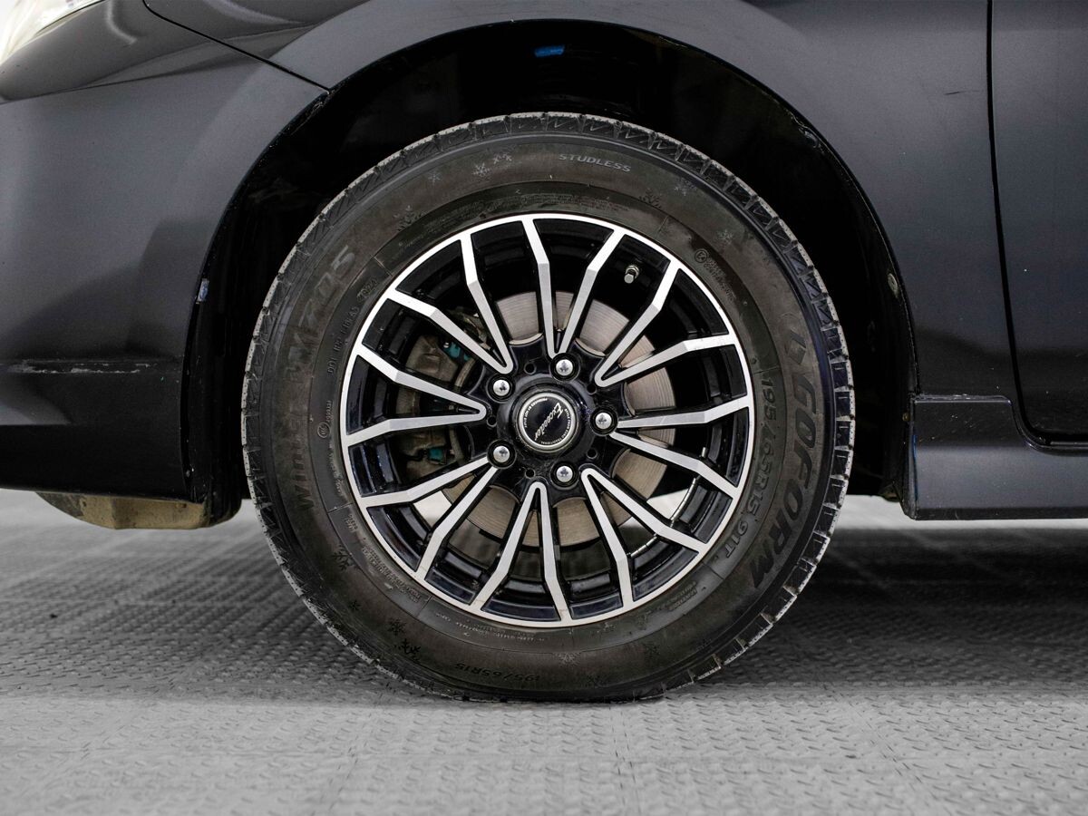 Toyota Isis 2010 - фото автомобиля