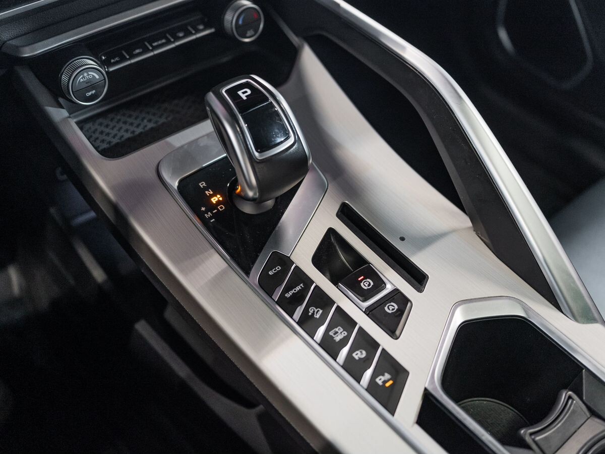 Geely Coolray 2022 - фото автомобиля