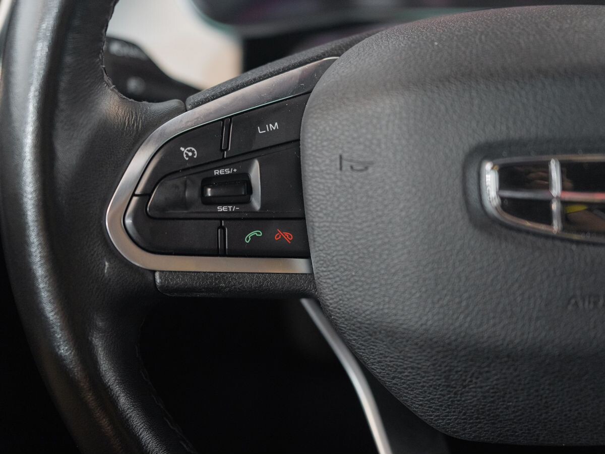 Geely Coolray 2022 - фото автомобиля