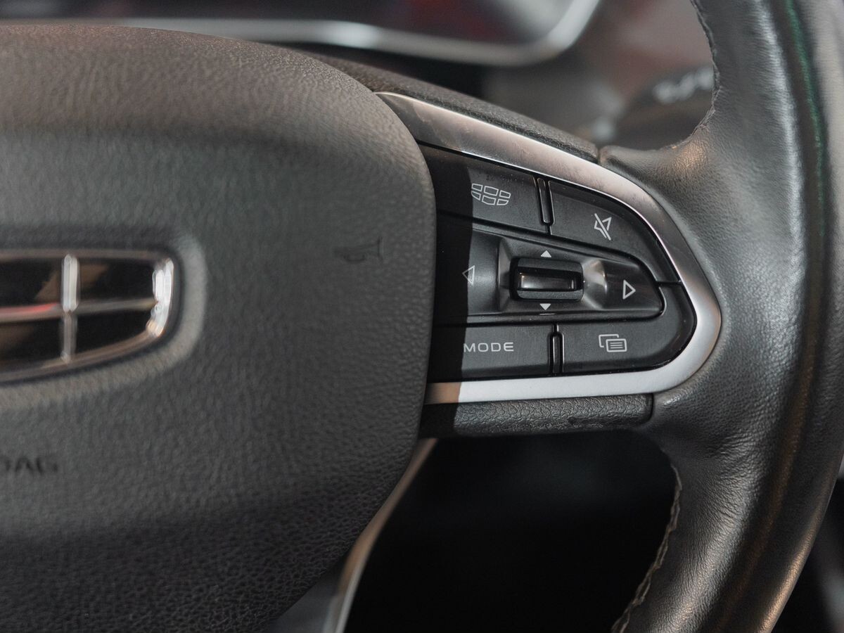 Geely Coolray 2022 - фото автомобиля