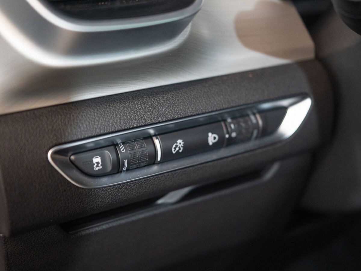 Geely Coolray 2022 - фото автомобиля
