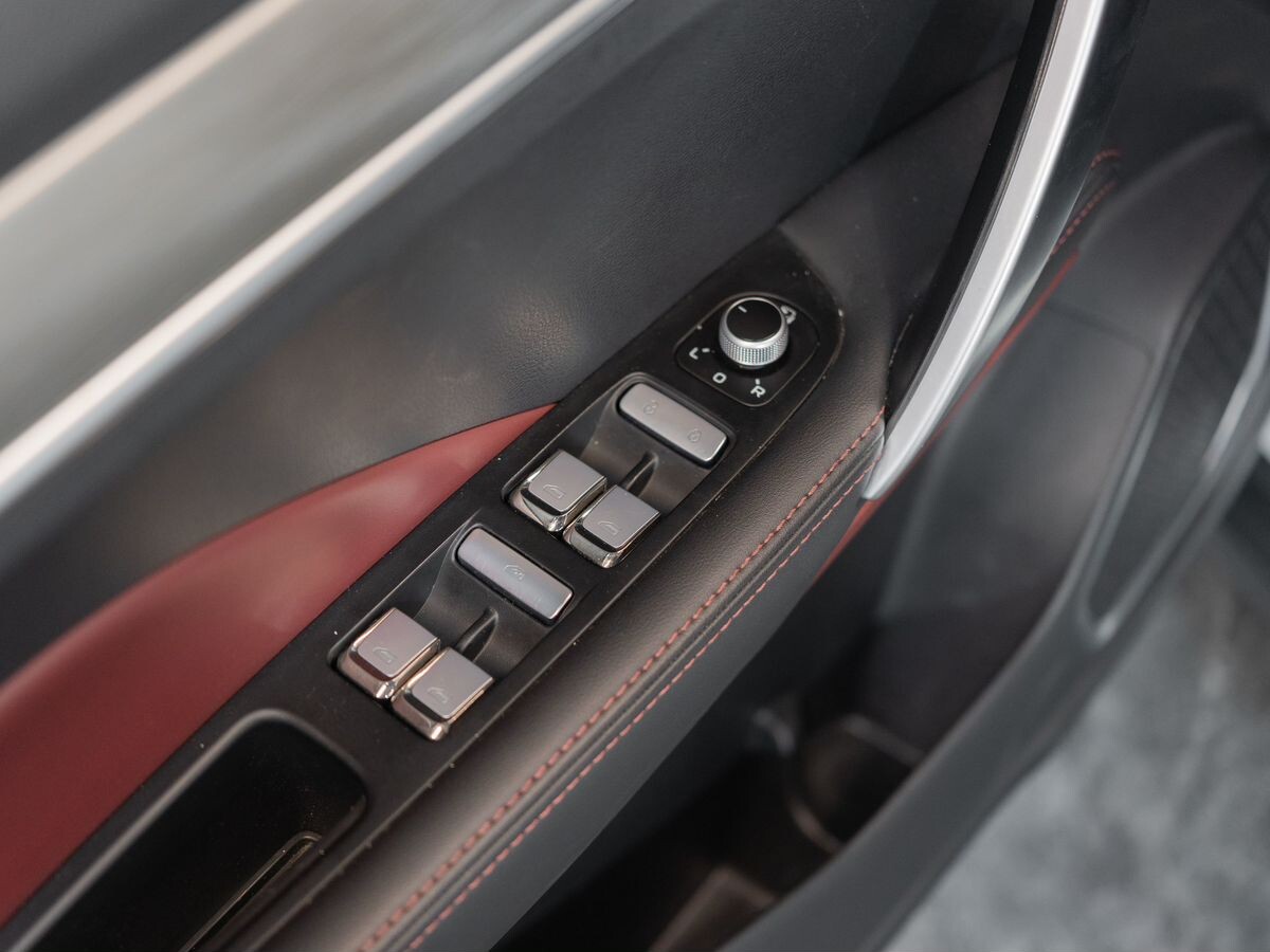 Geely Coolray 2022 - фото автомобиля