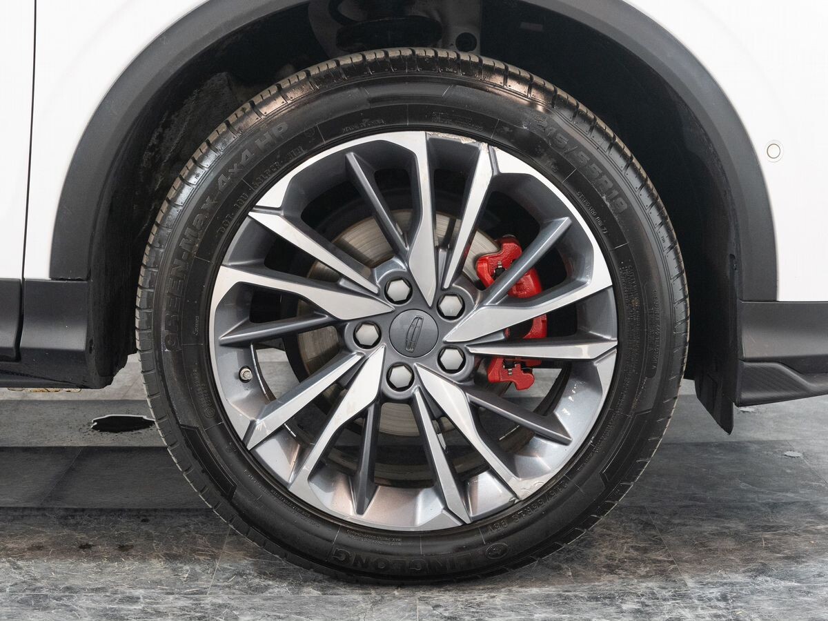 Geely Coolray 2022 - фото автомобиля