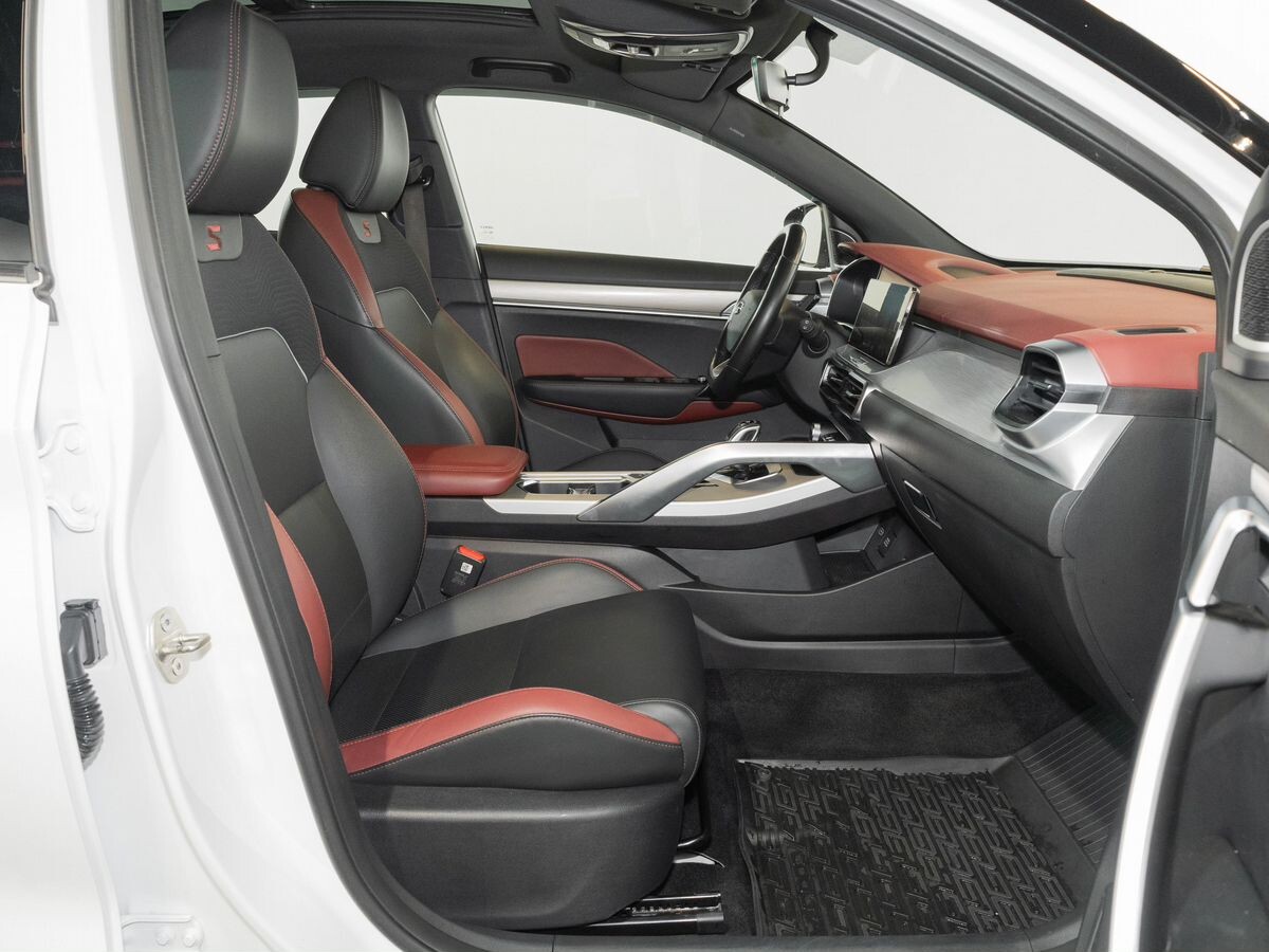 Geely Coolray 2022 - фото автомобиля