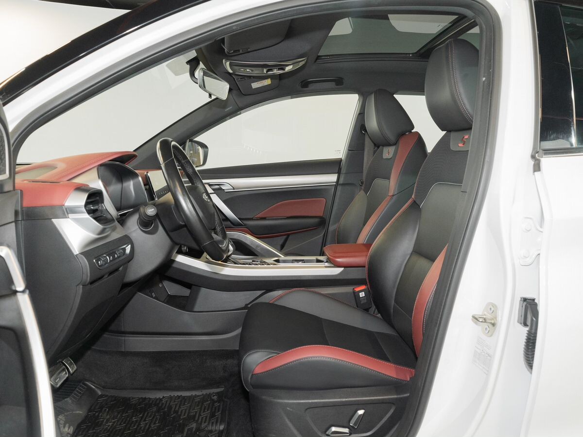 Geely Coolray 2022 - фото автомобиля