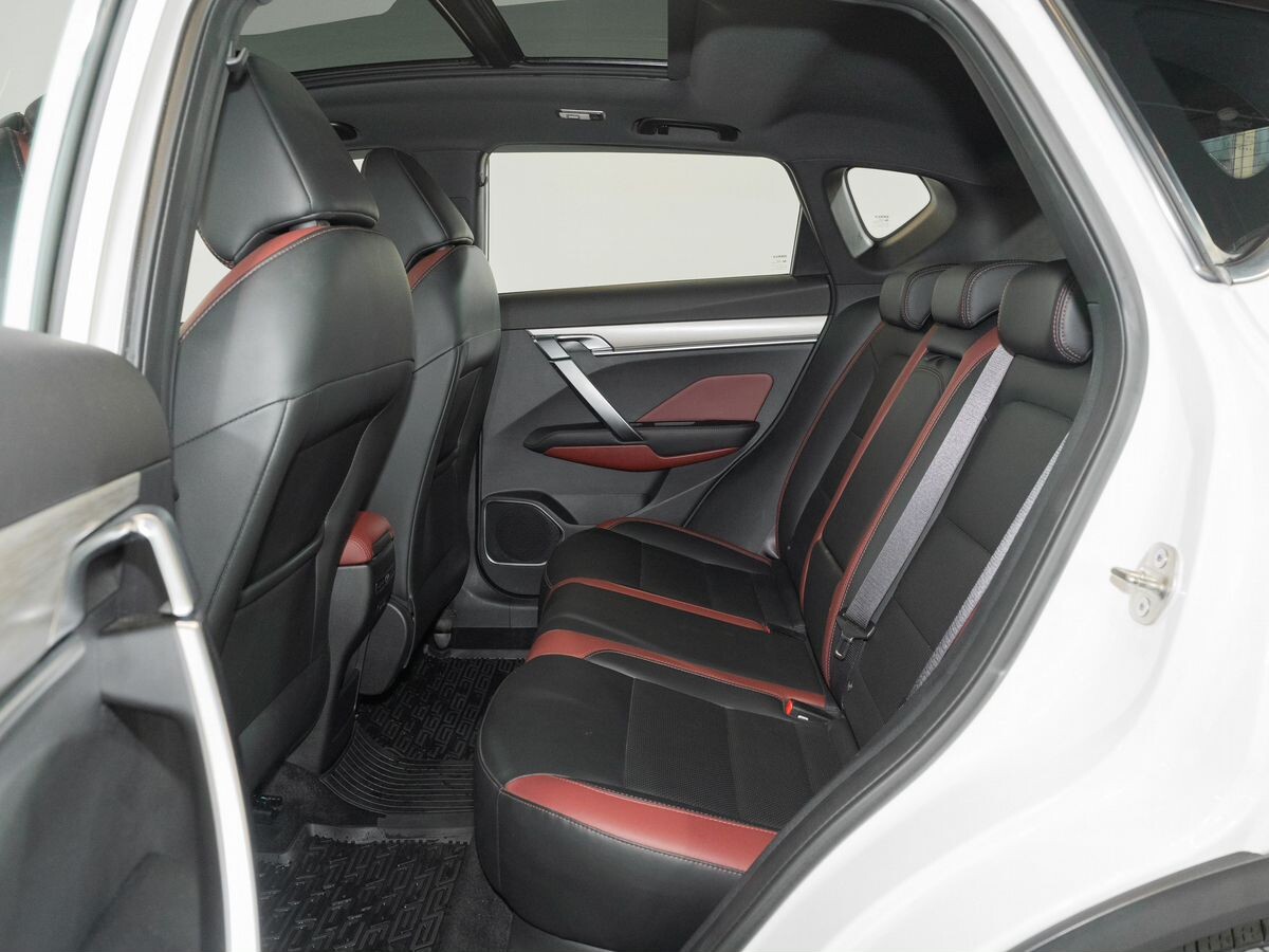 Geely Coolray 2022 - фото автомобиля