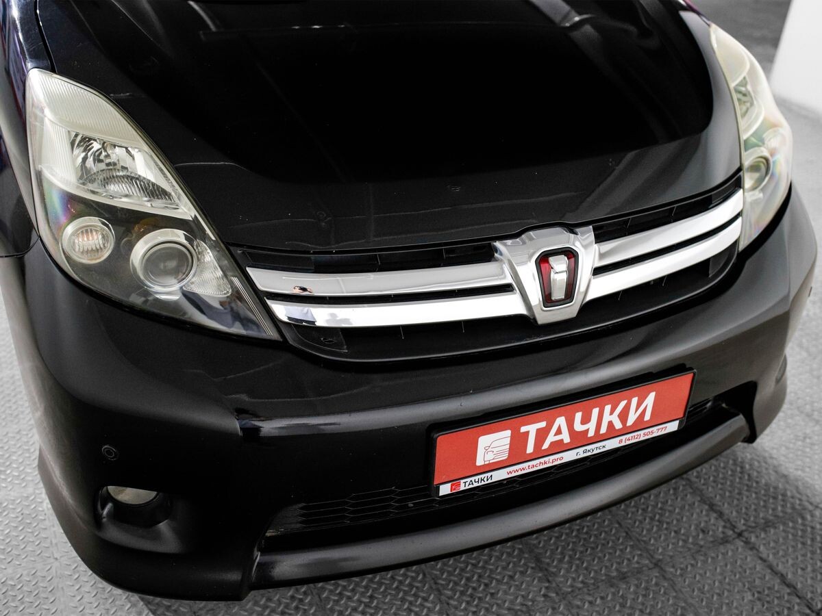 Toyota Isis 2013 - фото автомобиля