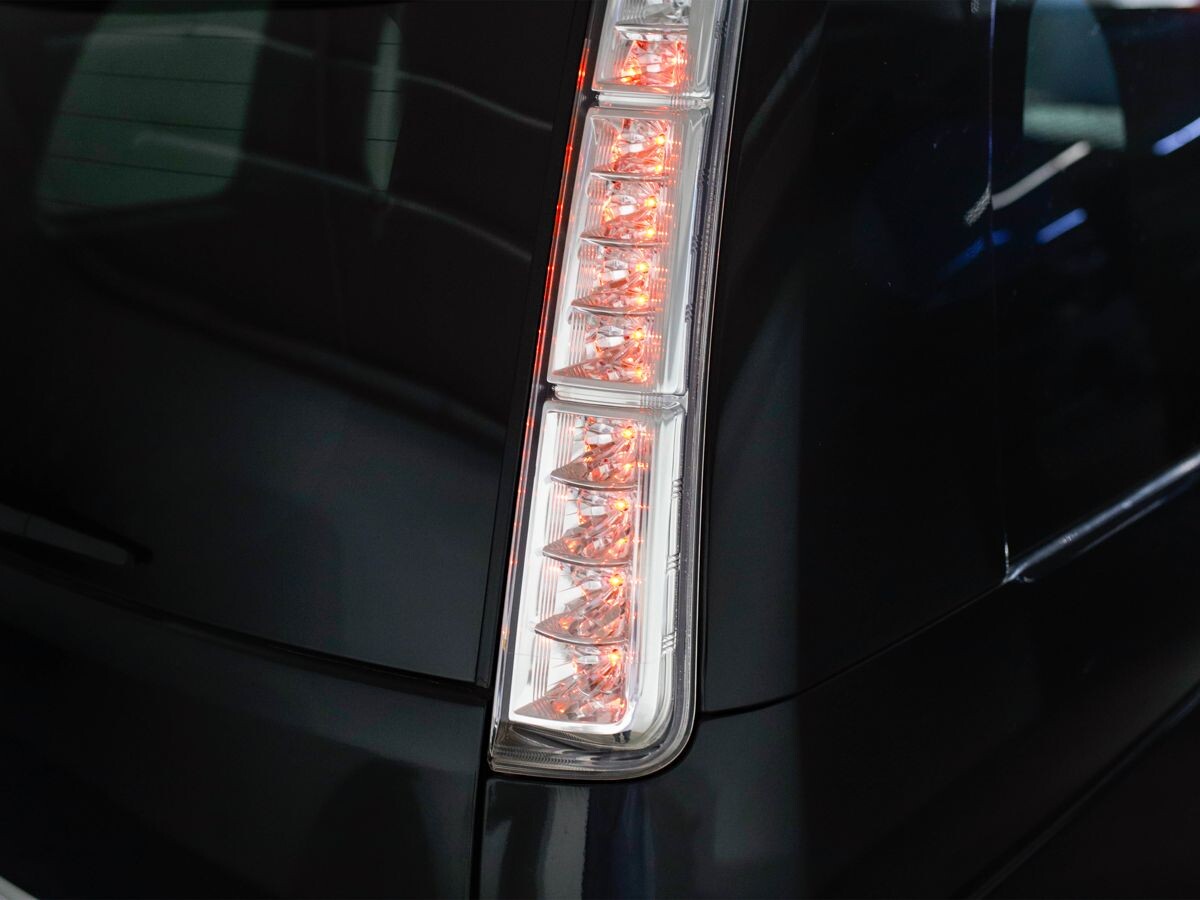 Toyota Isis 2013 - фото автомобиля