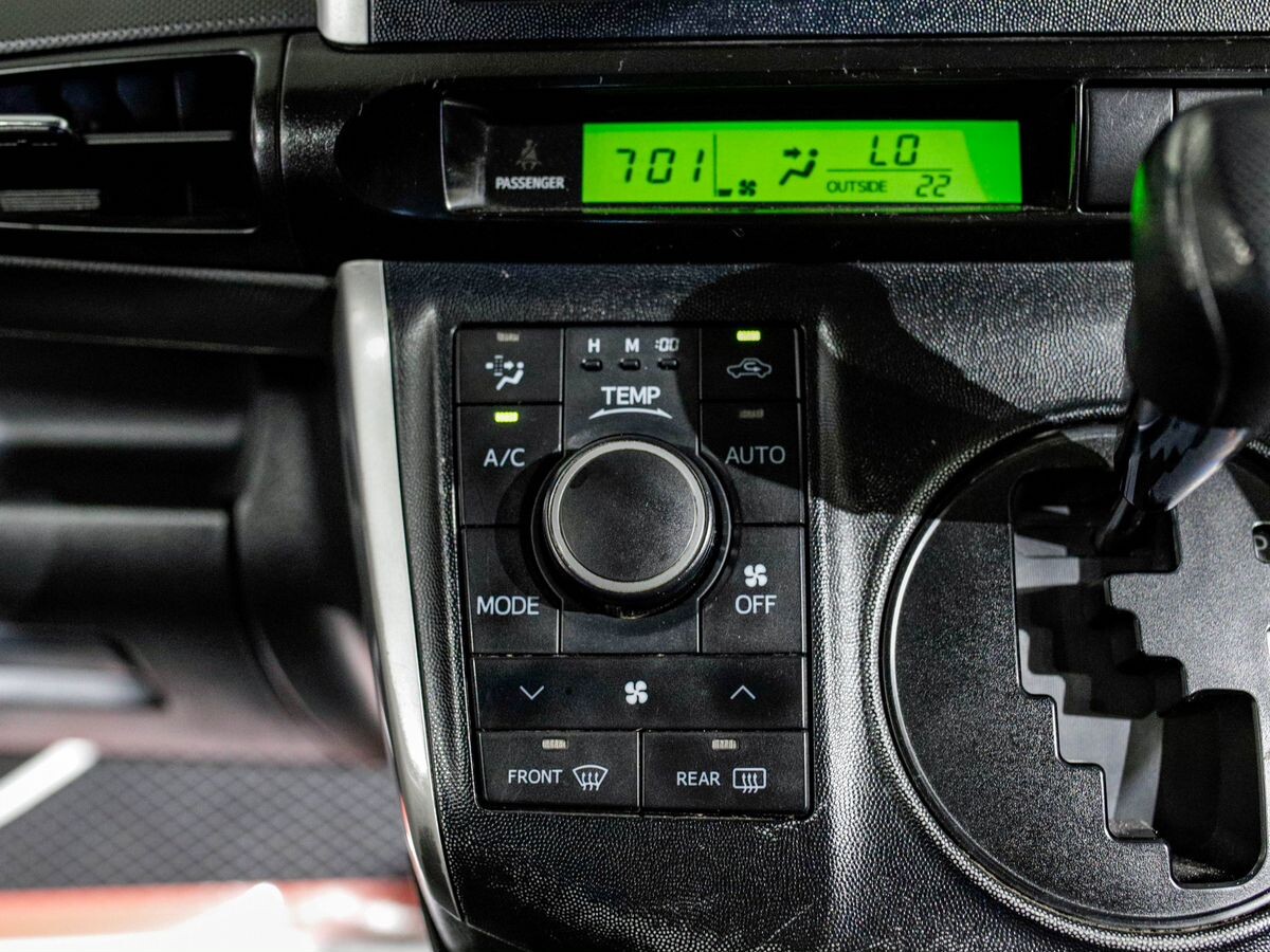 Toyota Wish 2015 - фото автомобиля