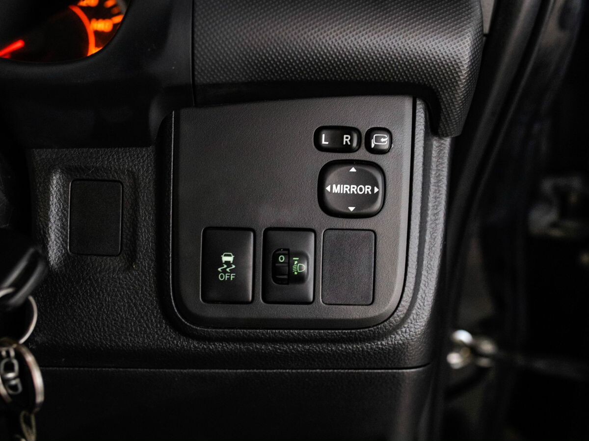 Toyota Wish 2015 - фото автомобиля