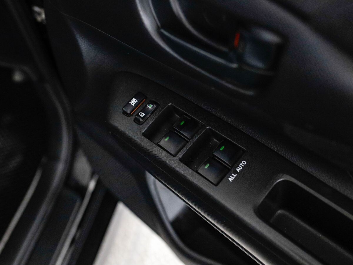 Toyota Wish 2015 - фото автомобиля