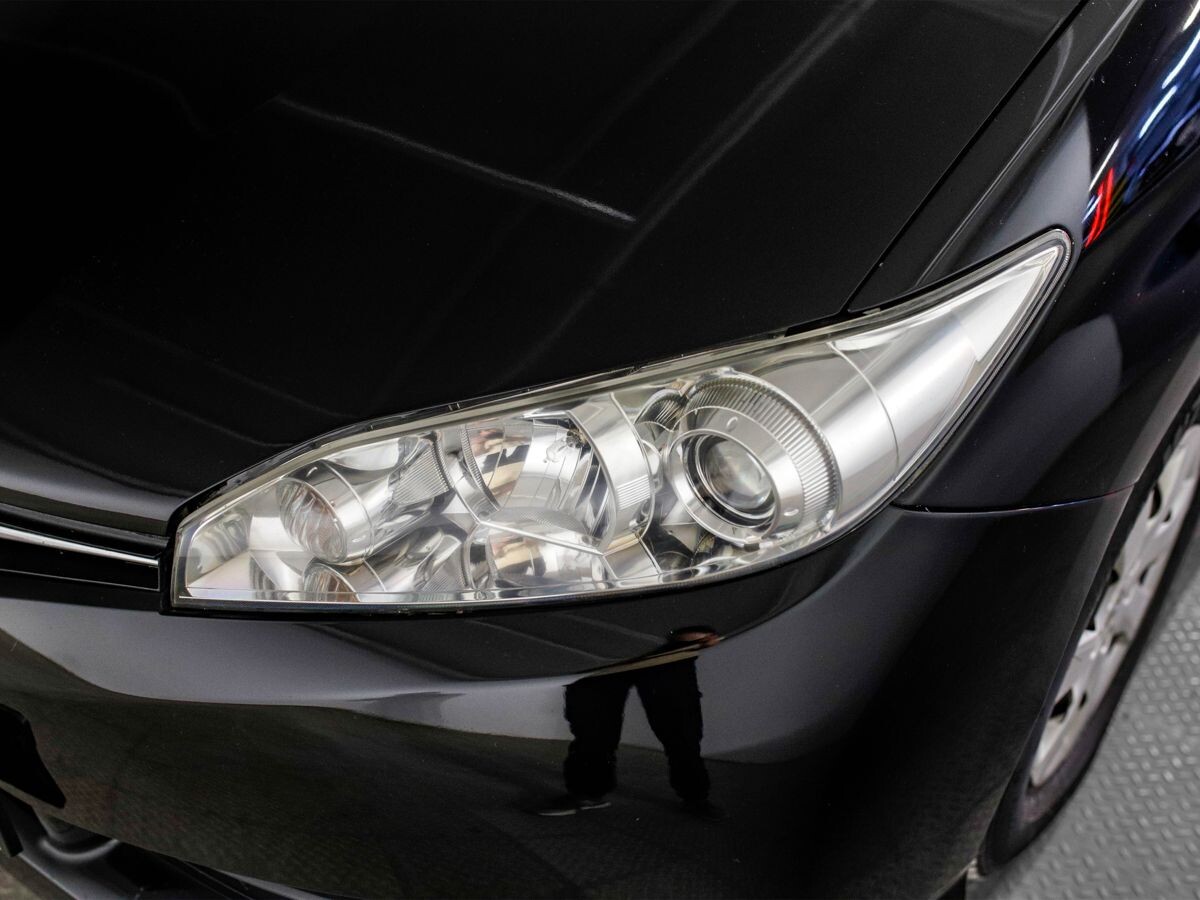 Toyota Wish 2015 - фото автомобиля