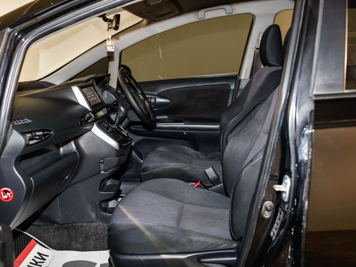 Toyota Wish 2015 - фото автомобиля