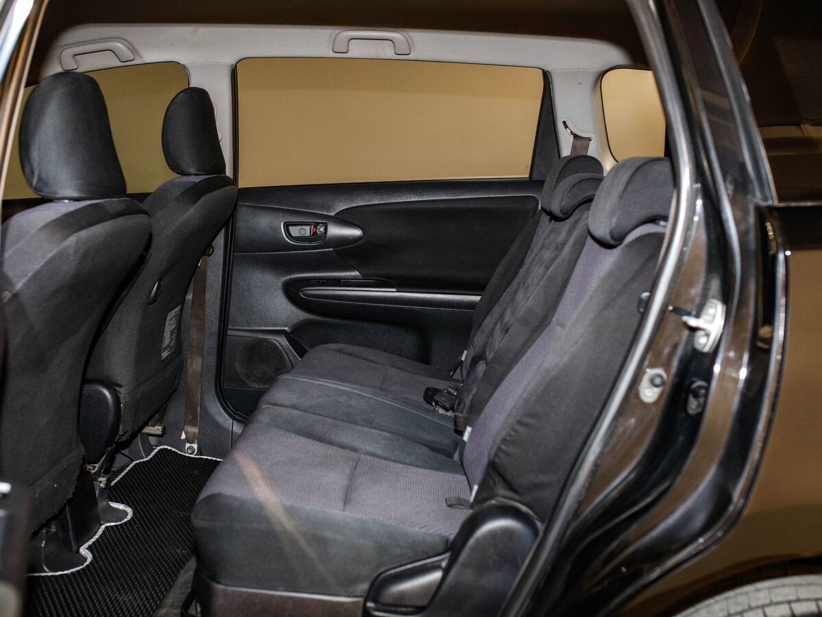 Toyota Wish 2015 - фото автомобиля