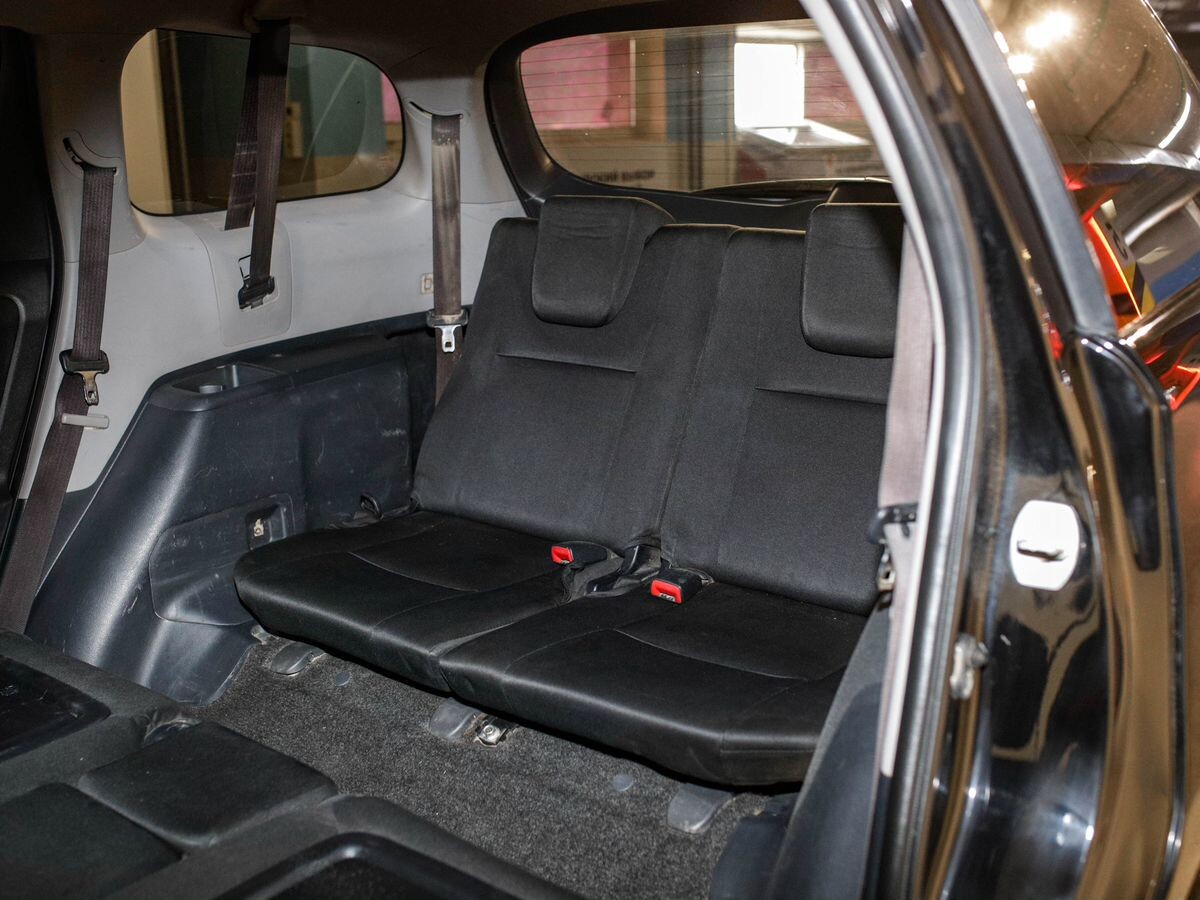 Toyota Wish 2015 - фото автомобиля
