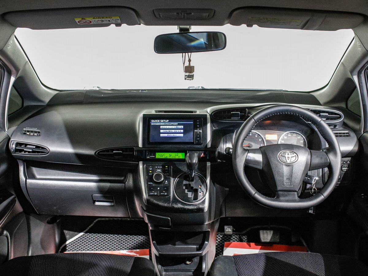 Toyota Wish 2015 - фото автомобиля