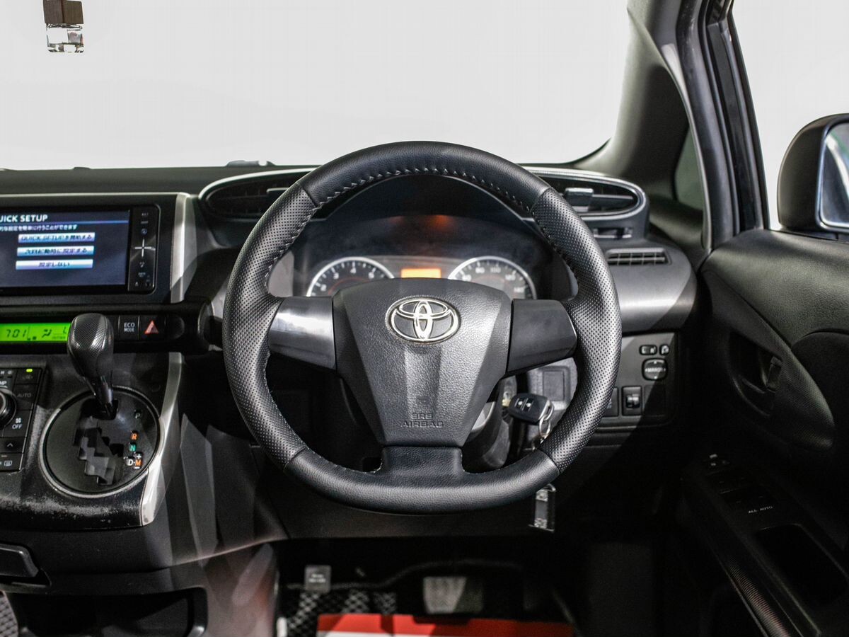 Toyota Wish 2015 - фото автомобиля