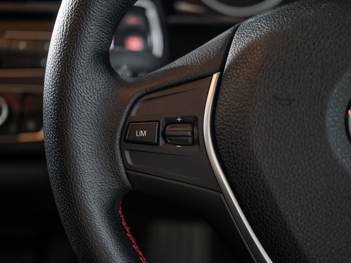 BMW 1-Series 2011 - фото автомобиля