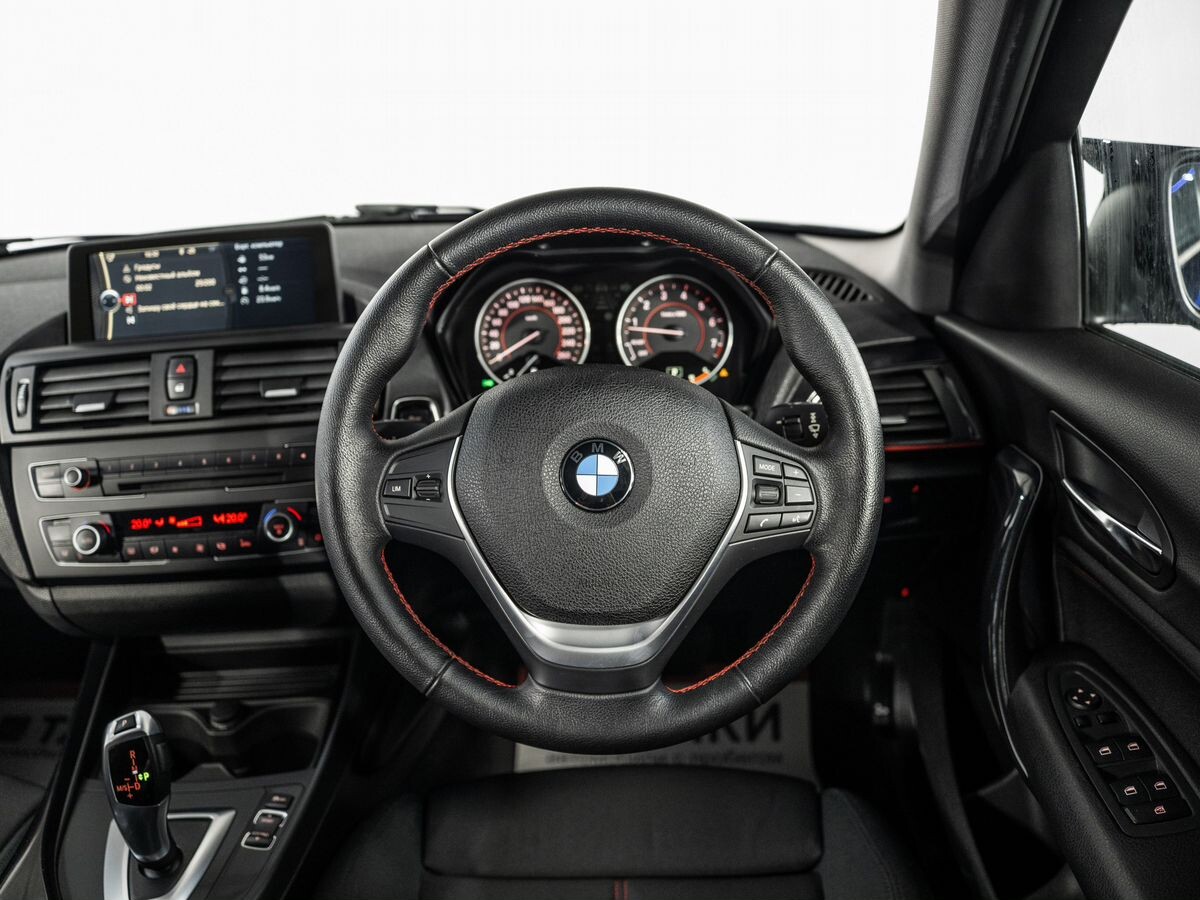 BMW 1-Series 2011 - фото автомобиля