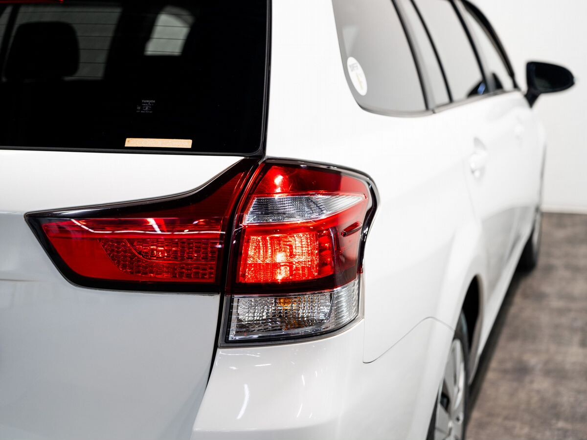 Toyota Corolla Fielder 2015 - фото автомобиля