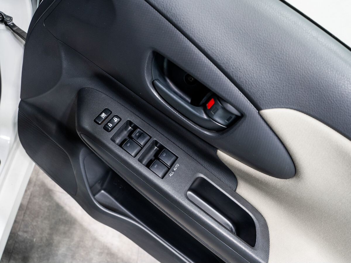 Toyota Wish 2010 - фото автомобиля