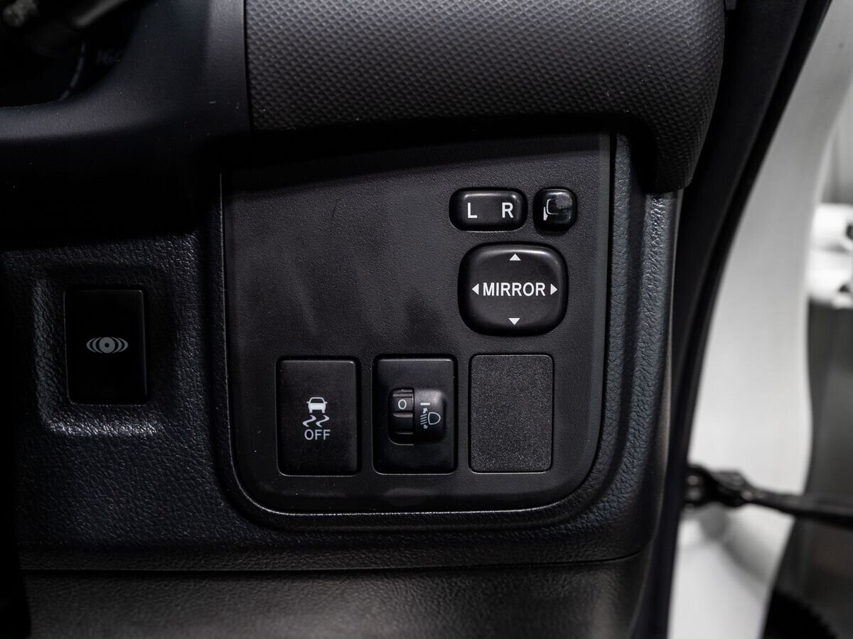 Toyota Wish 2010 - фото автомобиля