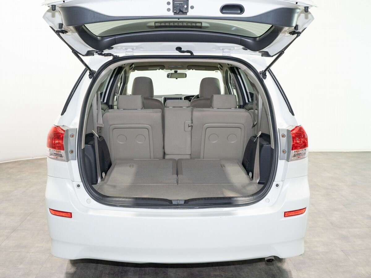 Toyota Wish 2010 - фото автомобиля