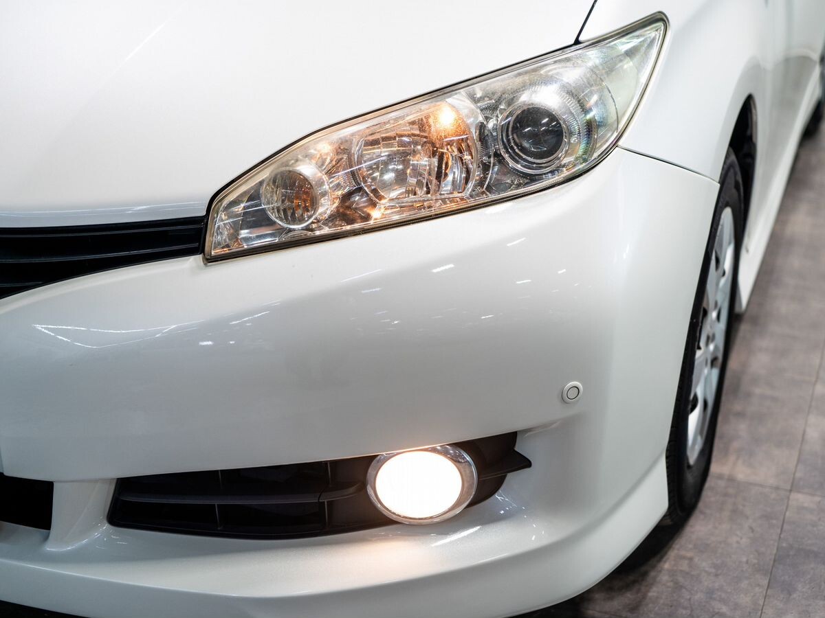 Toyota Wish 2010 - фото автомобиля